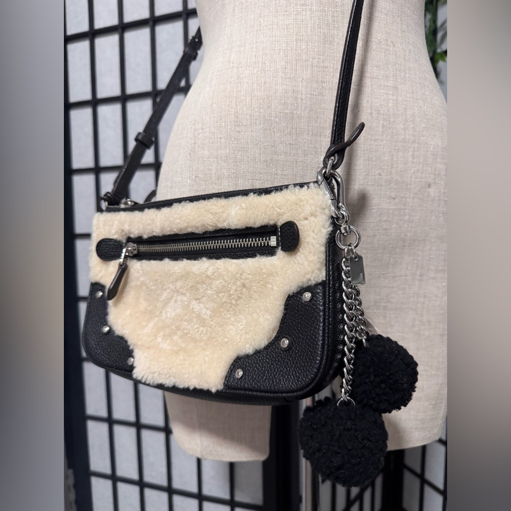Coach Rhyder Pochette crossbody bag in Shearling w Studs - Picture 3 of 13